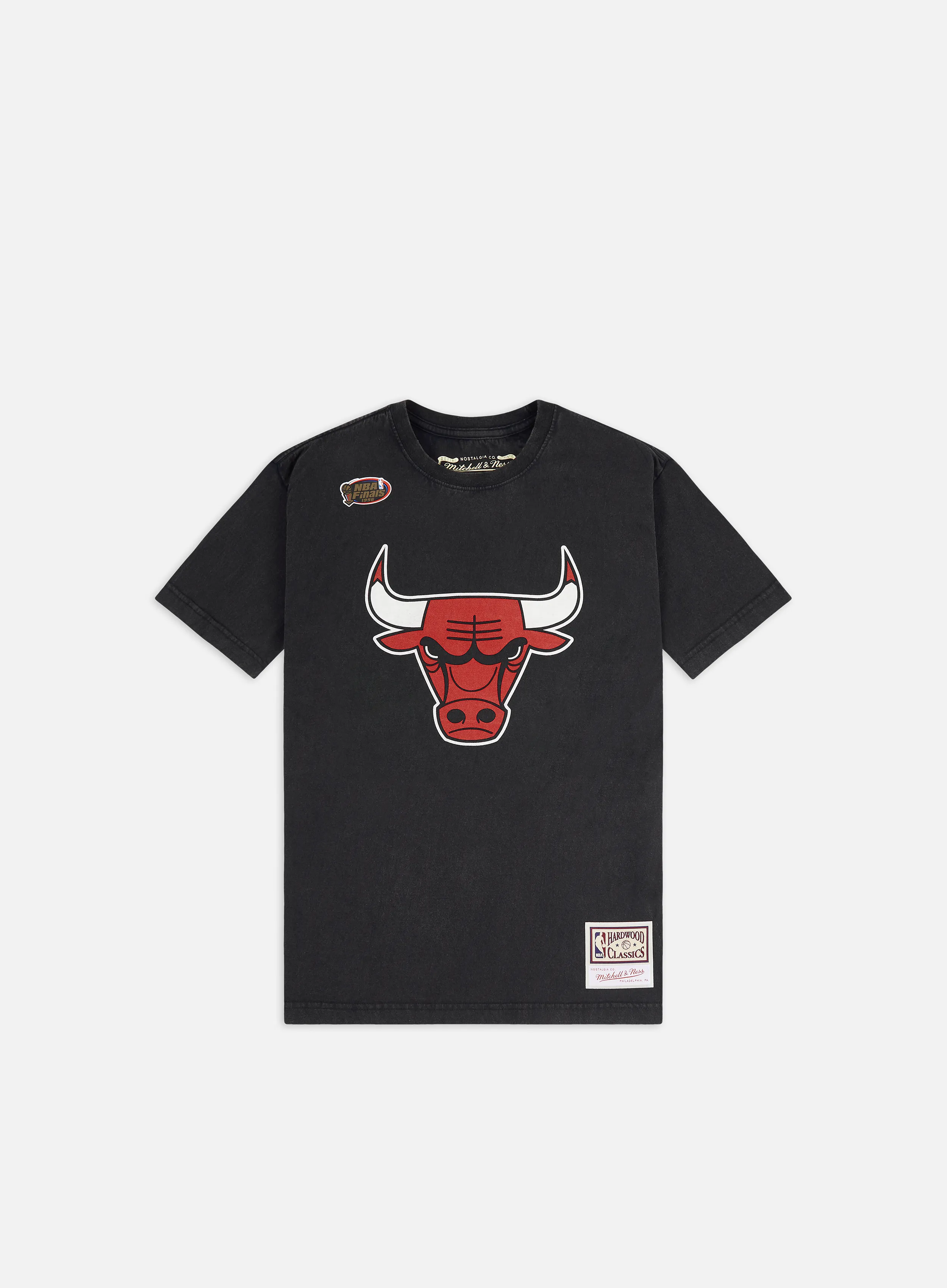 t-shirt-mitchell-e-ness-worn-logo-wordmark-t-shirt-chicago-bulls-black-275015-2500-1
